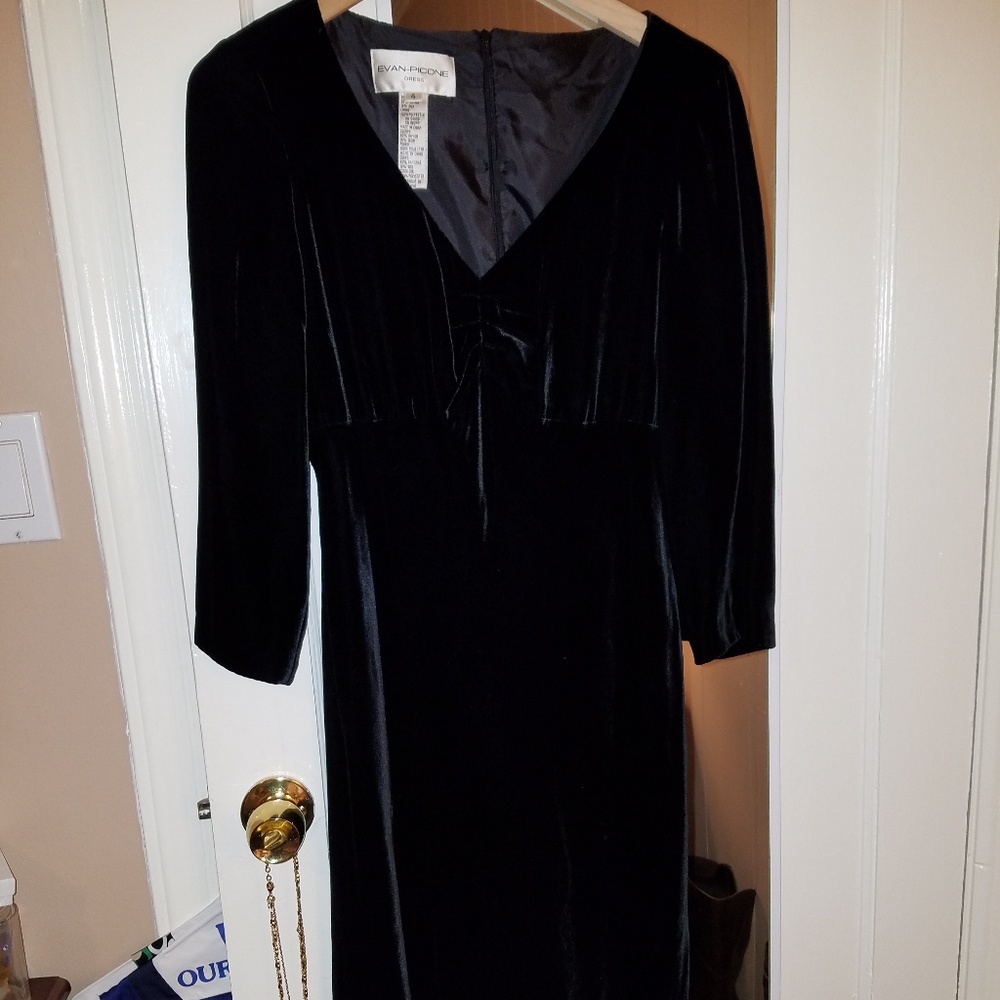 Evan picone black velvet sweetheart dress